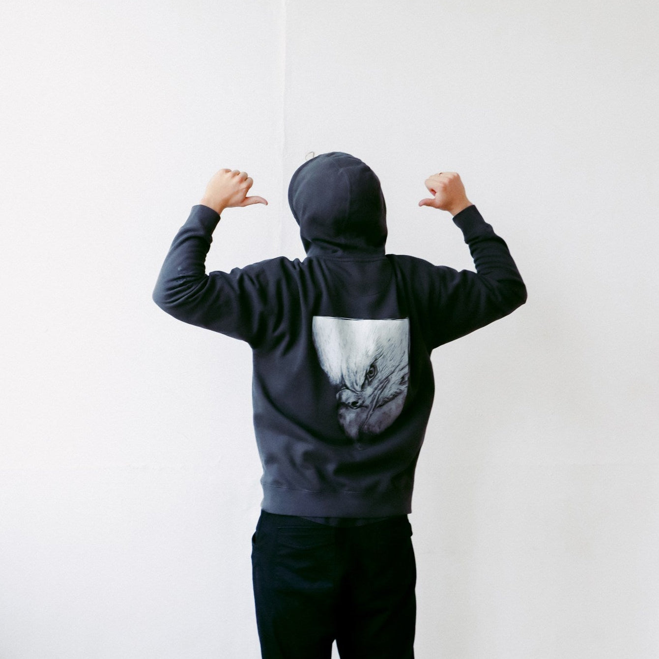 Ērglis | FULL FIT Unisex Premium džemperis ar kapuci