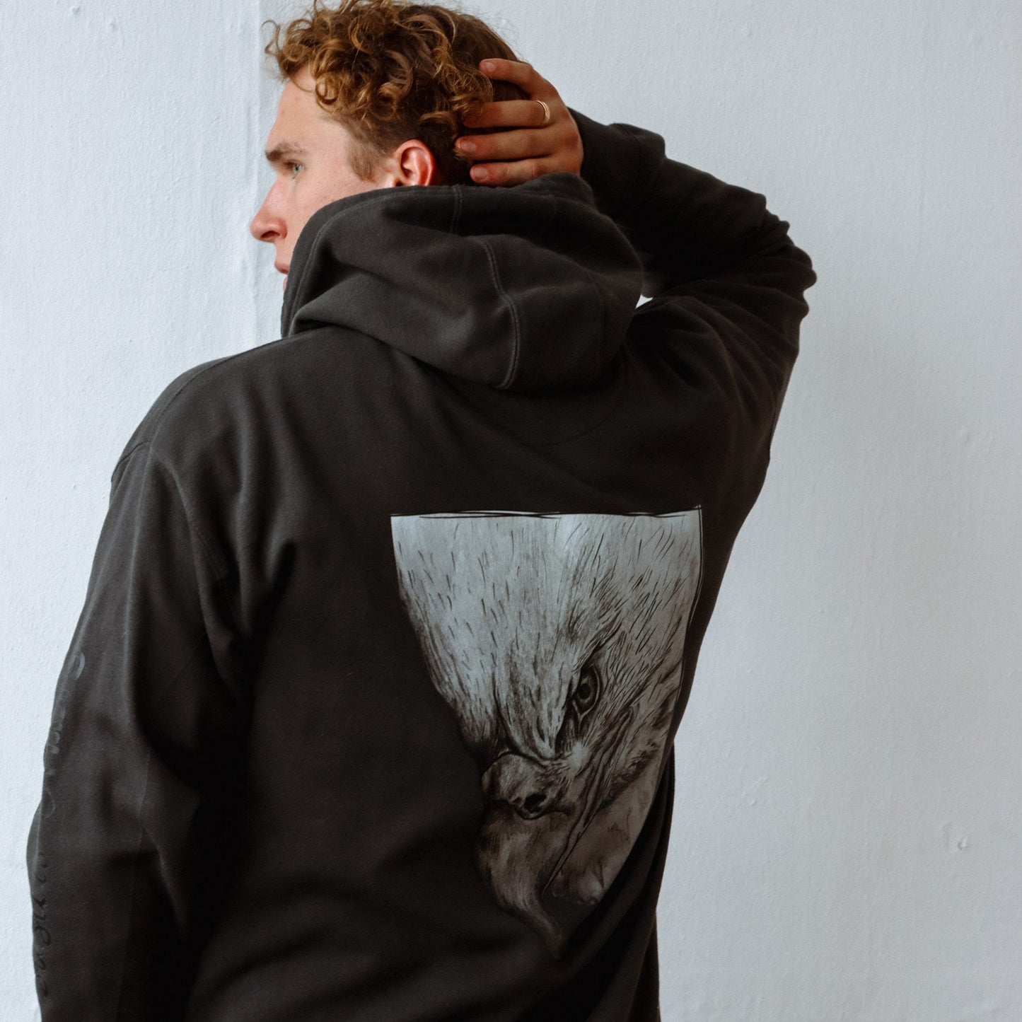 Ērglis | FULL FIT Unisex Premium džemperis ar kapuci