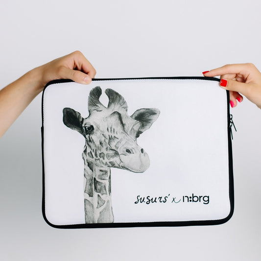 Žirafe | klēpjdatora saliņa 13" & 15"